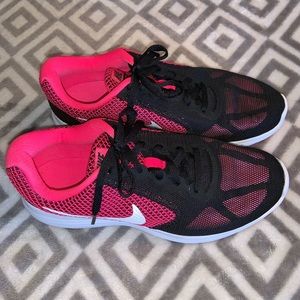💖 Black and Bright Pink Nike Shoes 💖